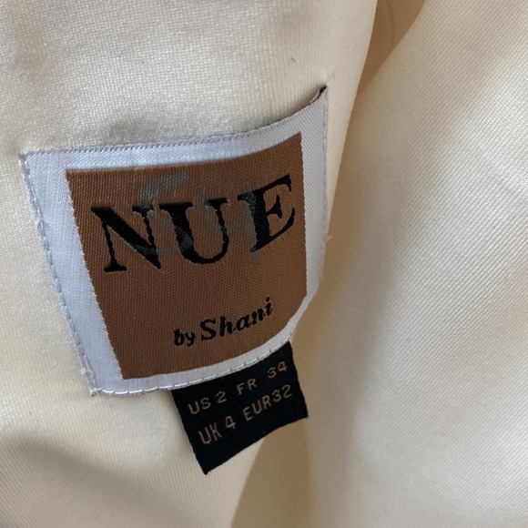 Nue by Shani Ivory Long Sleeve Floral Lace Sheath Dress Size: 2 - Picture 10 of 10